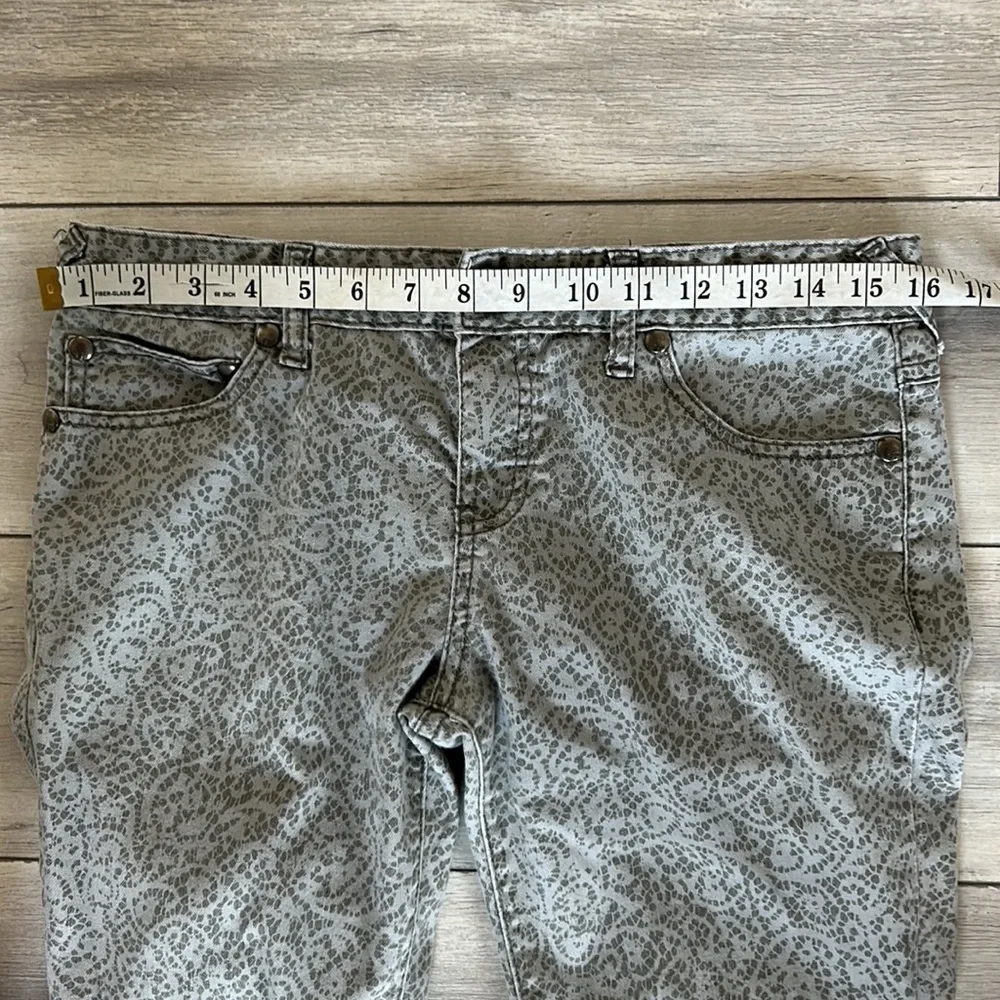 Free People paisley printed ankle zip skinny jeans size 28